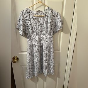 Loft Floral Flutter VNeck Dress NWT Size 4